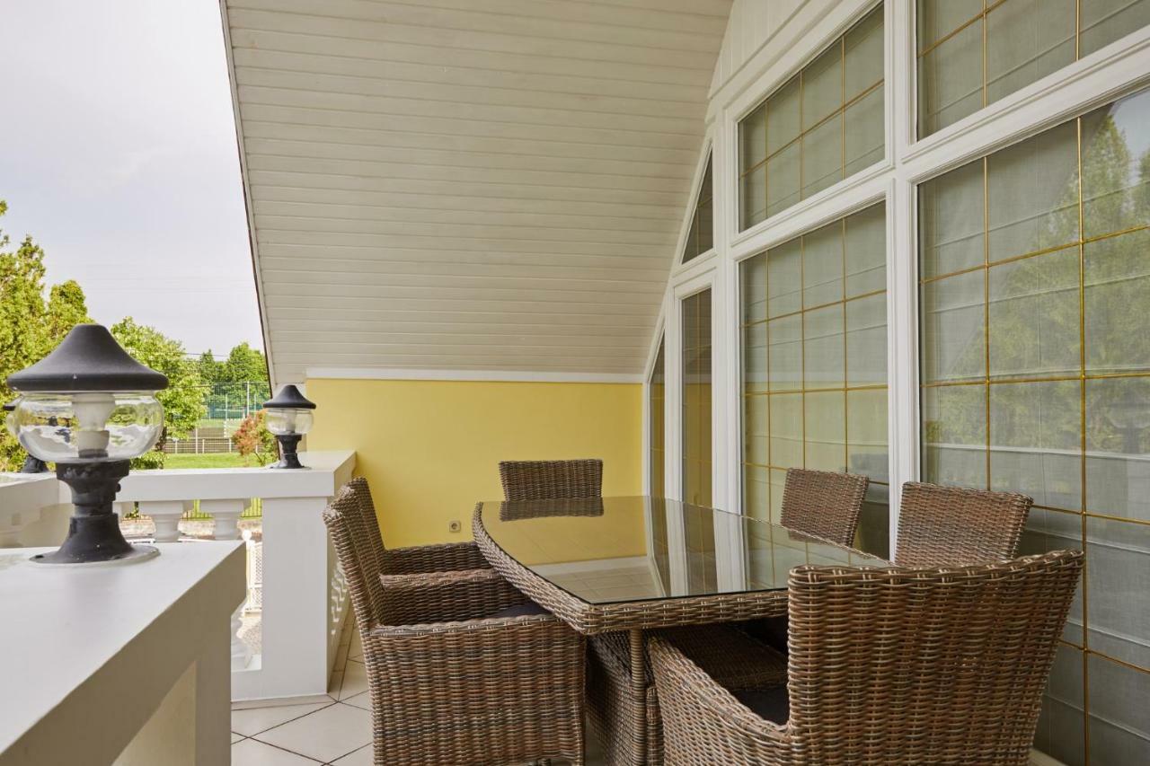 Gold House Pension Balatonfured Exterior photo
