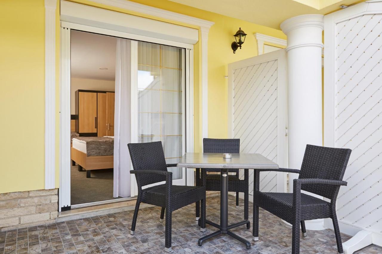 Gold House Pension Balatonfured Exterior photo